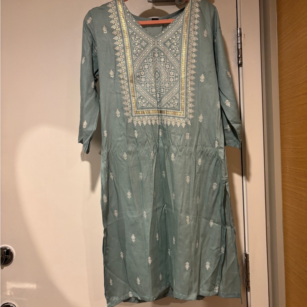 Elegant Green Kurta Set with pants and scarf